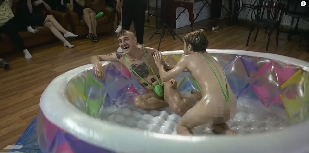 Дрался в вазелине, танцевал стриптиз и ел волосы: чем известен солист Little Big