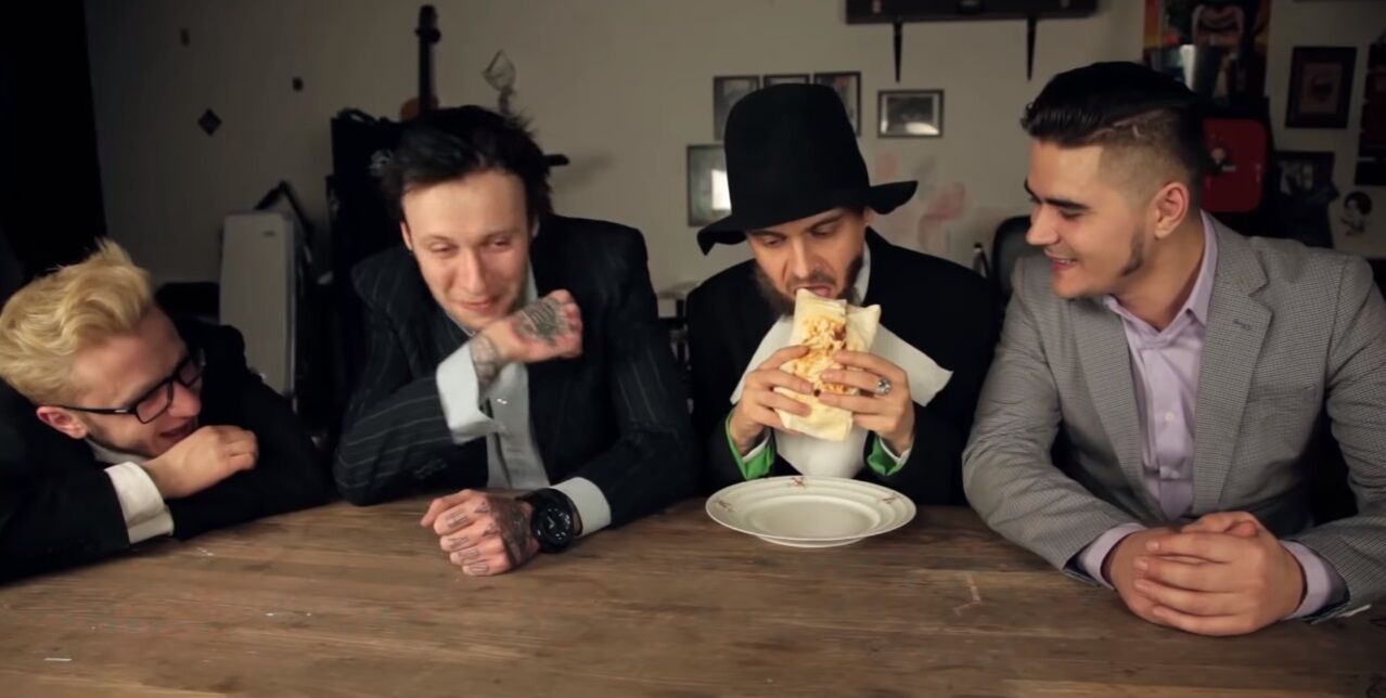 Дрался в вазелине, танцевал стриптиз и ел волосы: чем известен солист Little Big