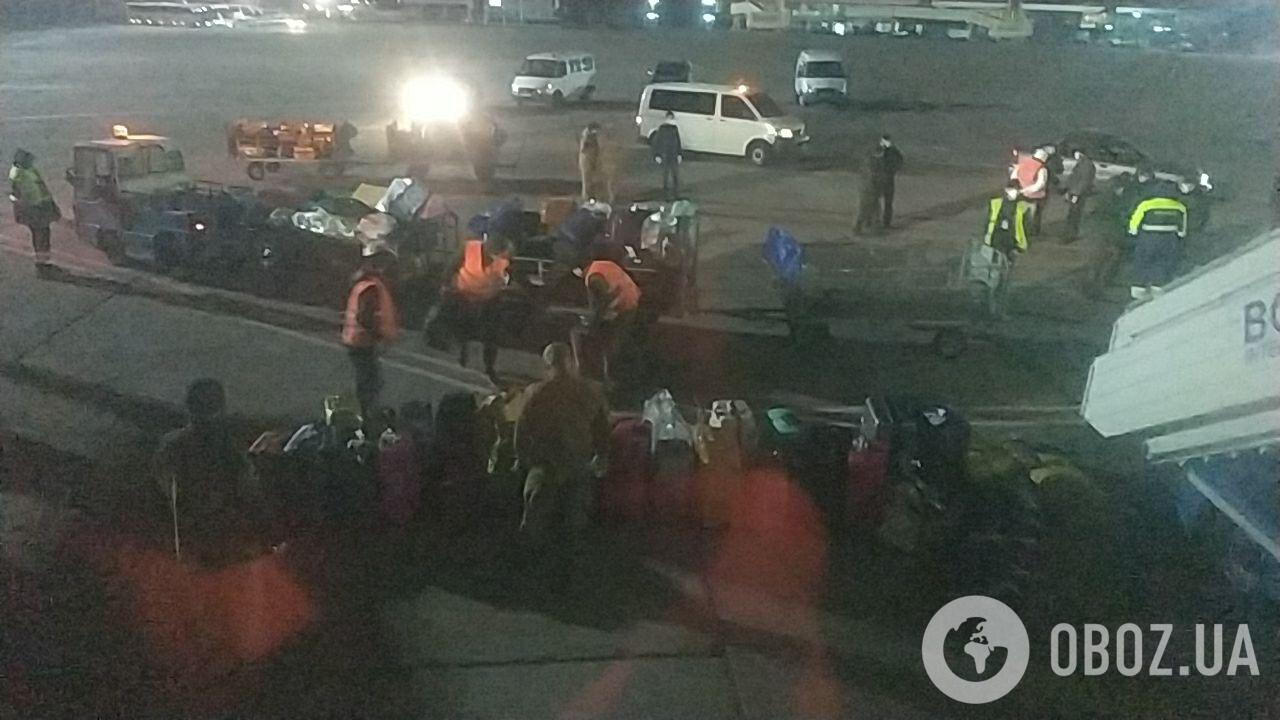 До "Борисполя" прибули два літаки з українцями з Катару: люди опинилися "в полоні". Ексклюзивні кадри