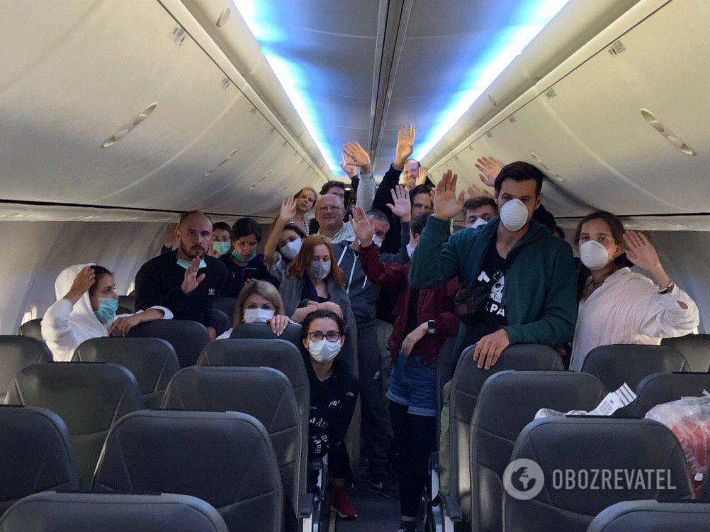 Пасажирам у літаку погрожують кримінальною відповідальністю