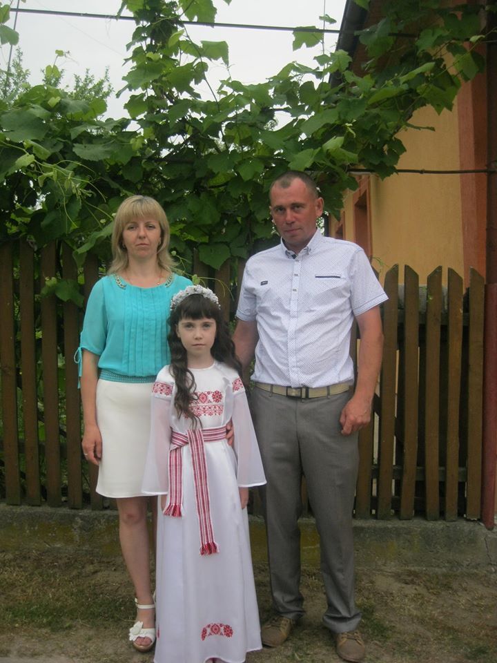 Игорь с женой и дочкой