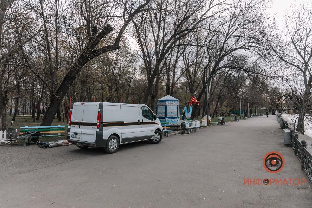 У Дніпрі посеред парку знайшли труп чоловіка