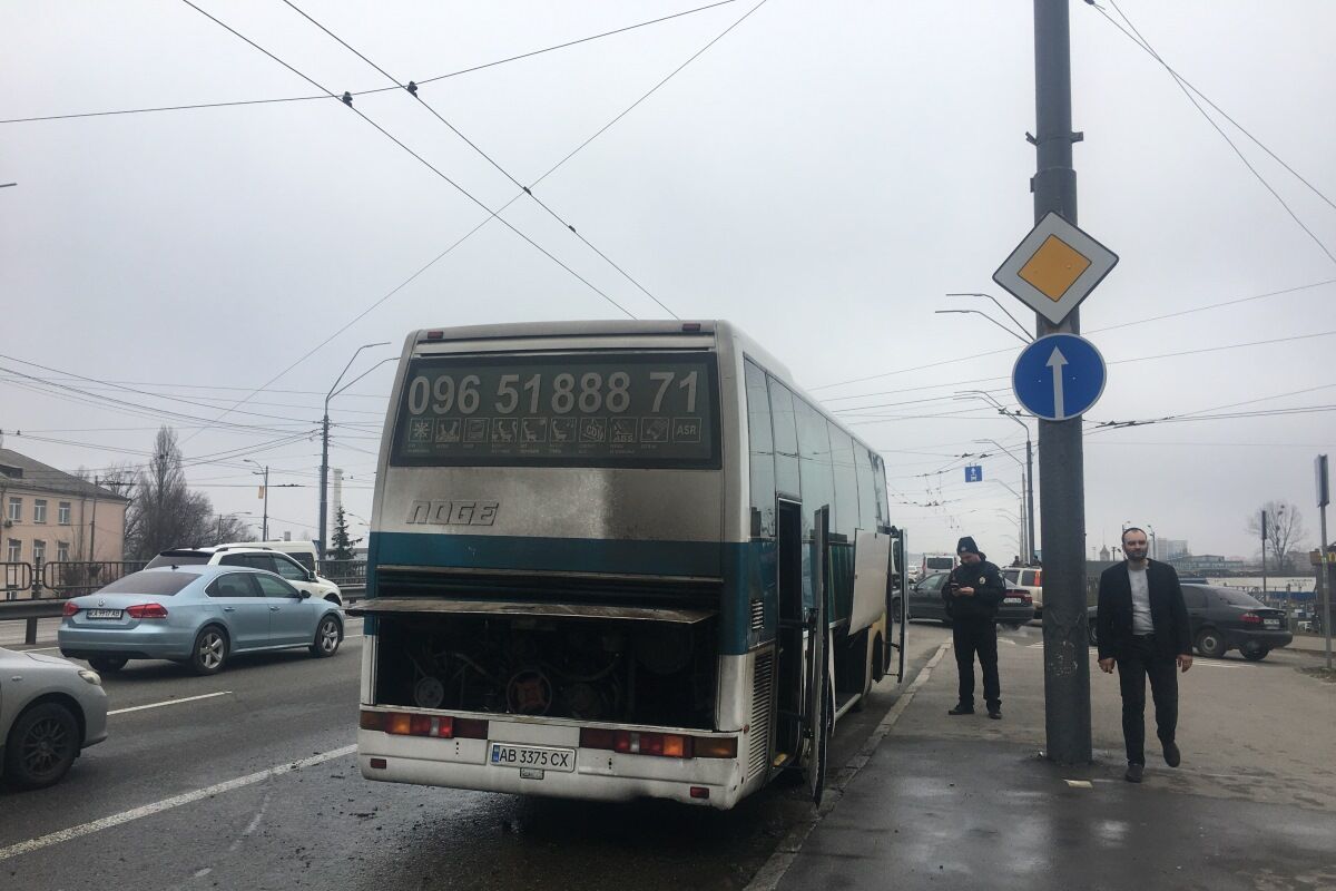 У Києві загорівся пасажирський автобус