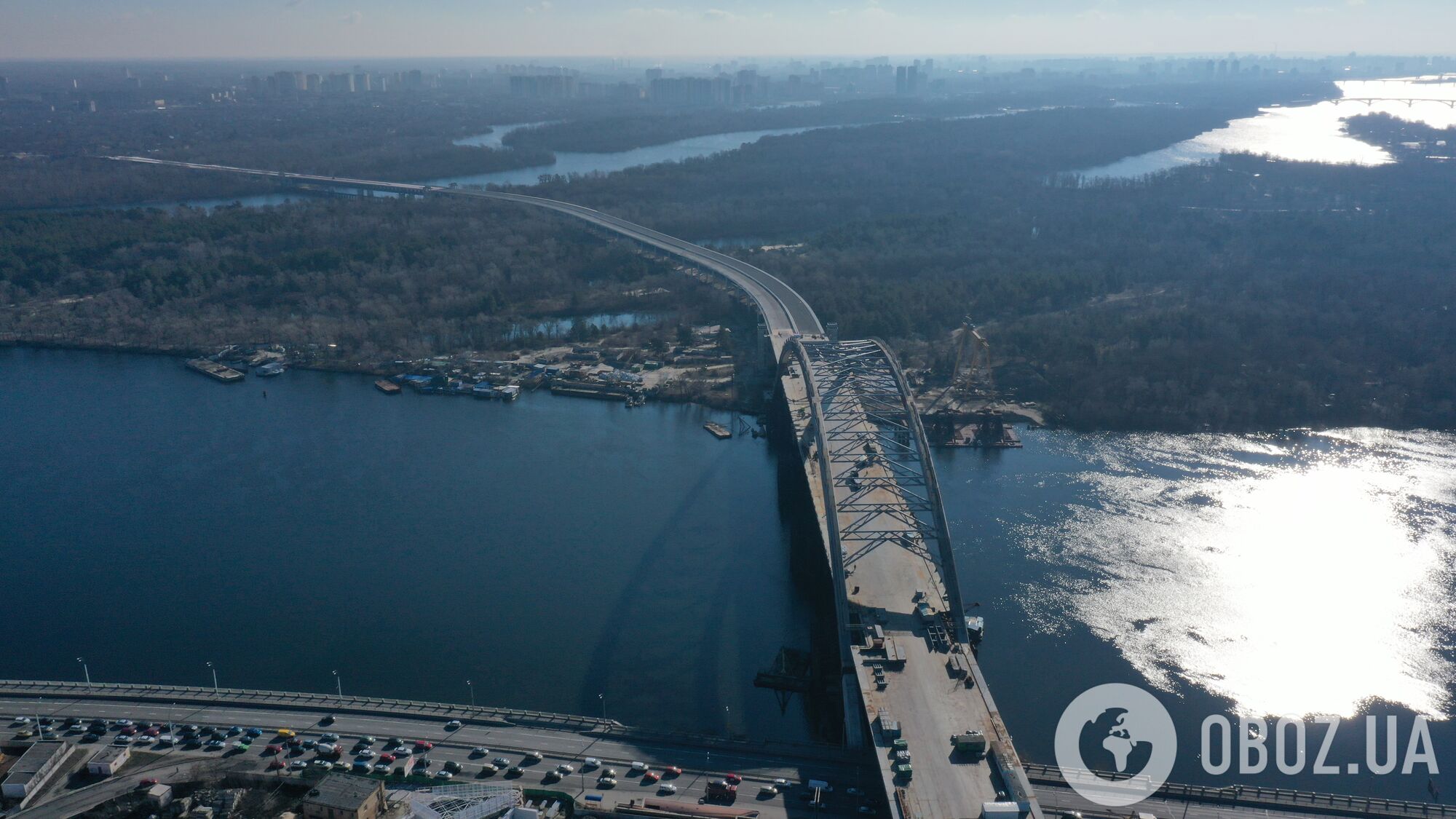 Здесь Подольский мост пересекает Днепр