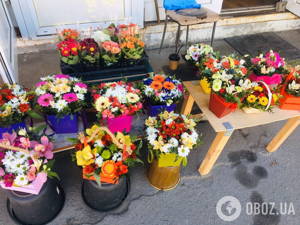 Корзинки с цветами стоимостью 150-300 гривен