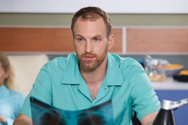 Звезду российских сериалов обвинили в побоях и изнасиловании домработницы