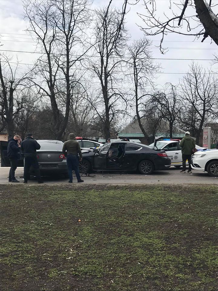У Борисполі "гонщик" приставив до голови пістолет після зупинки поліцією