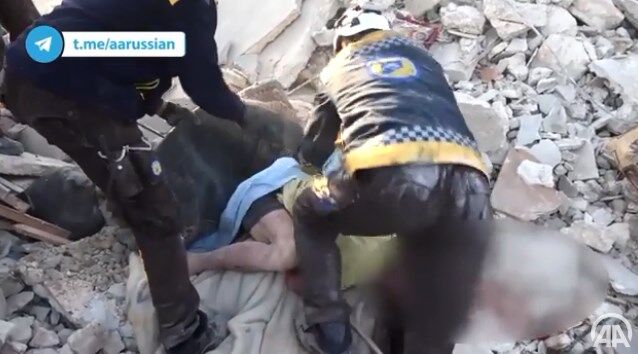 Російська авіація розбомбила укриття біженців у Сирії: загинуло 16 людей. Відео 18+
