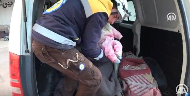Российская авиация разбомбила укрытие беженцев в Сирии. Видео 18+
