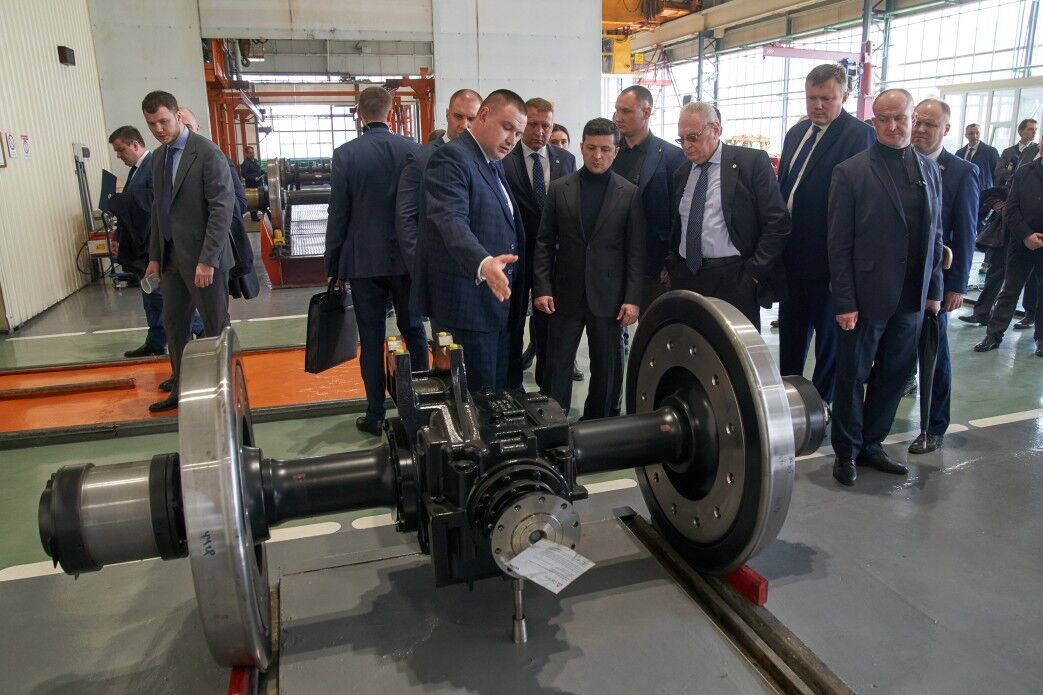 "Укрзалізниця" замовить у Крюківського вагонобудівного заводу 90 пасажирських вагонів та 3 дизель-потяга