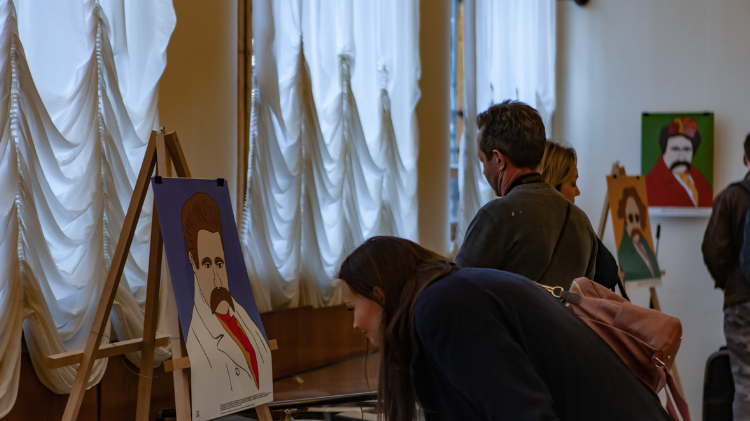 В образі Термінатора, Гарі Поттера і Маріо: в Дніпрі відкрилася виставка присвячена Тарасу Шевченку