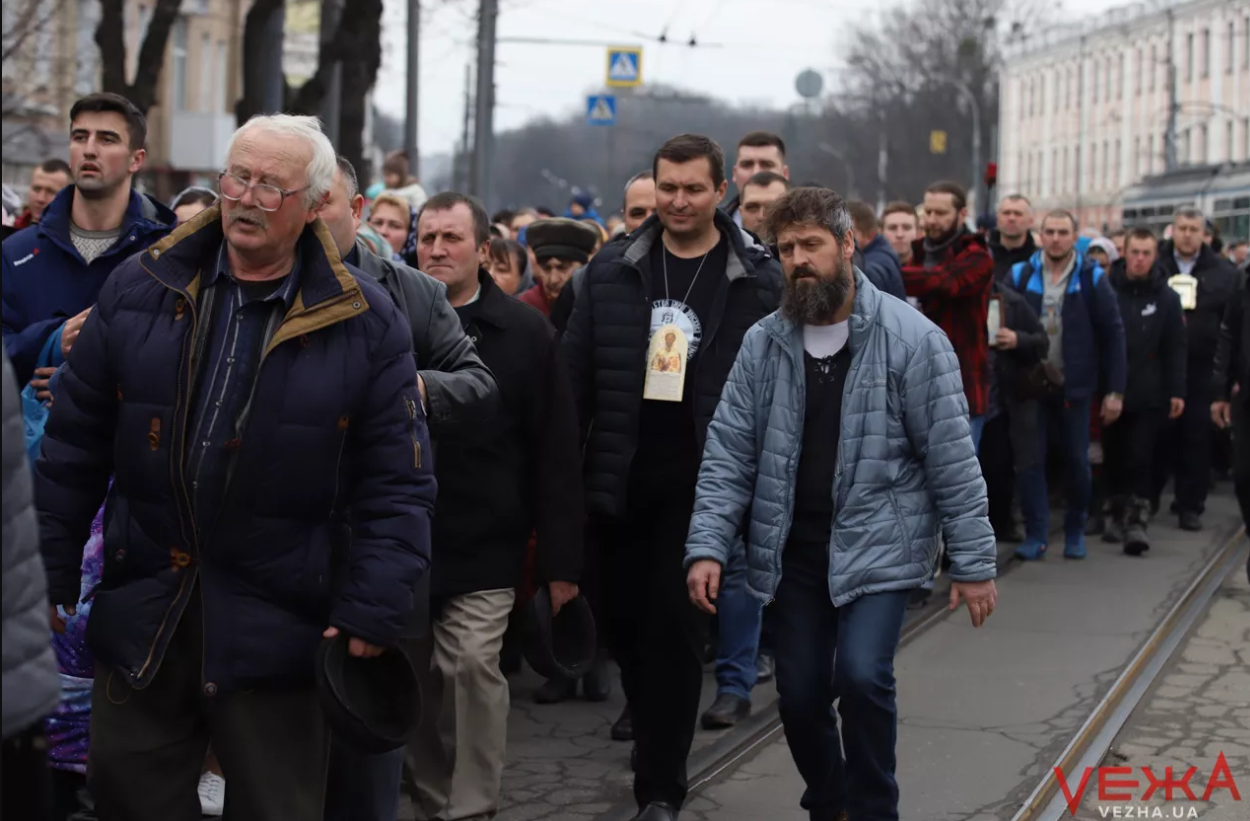 УПЦ МП устроила кресный ход против коронавируса