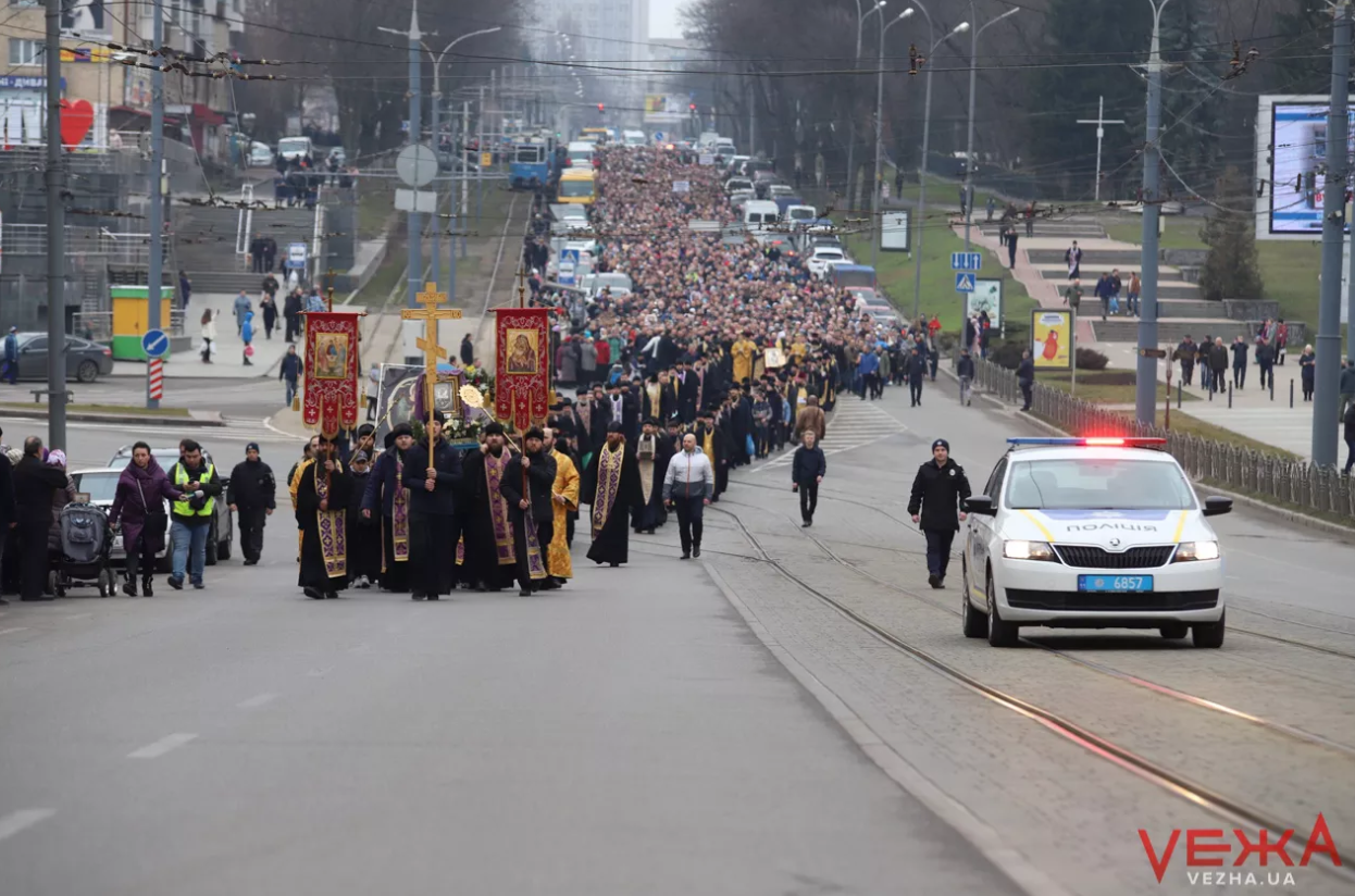 УПЦ МП устроила кресный ход против коронавируса