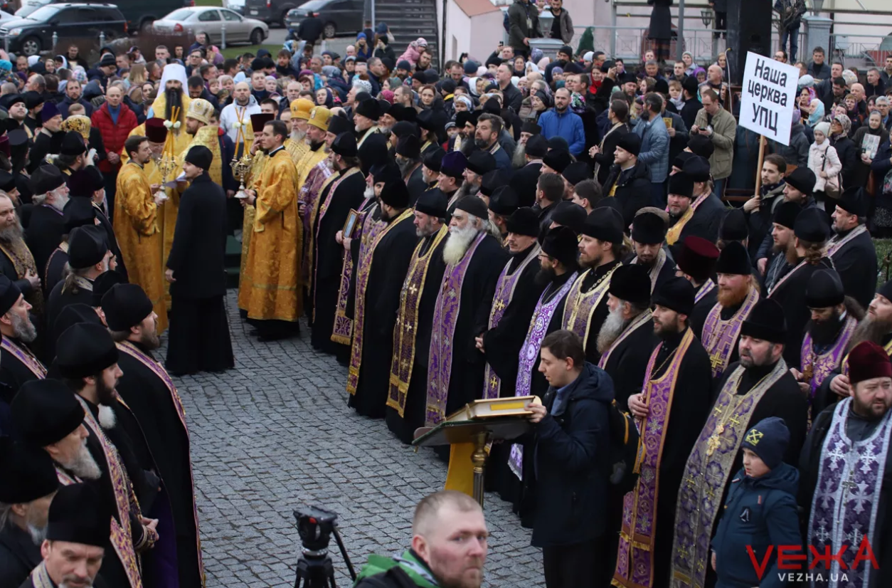 УПЦ МП устроила кресный ход против коронавируса