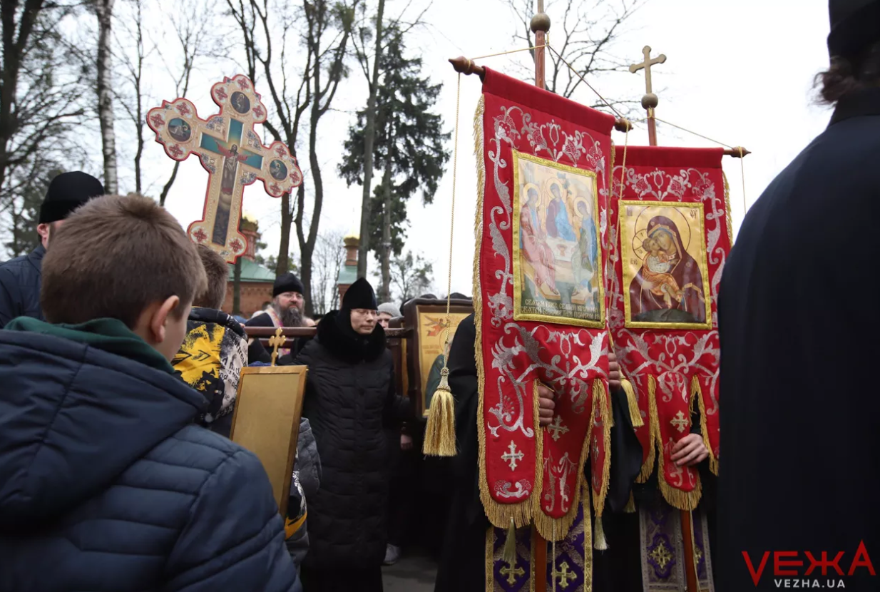 УПЦ МП устроила кресный ход против коронавируса