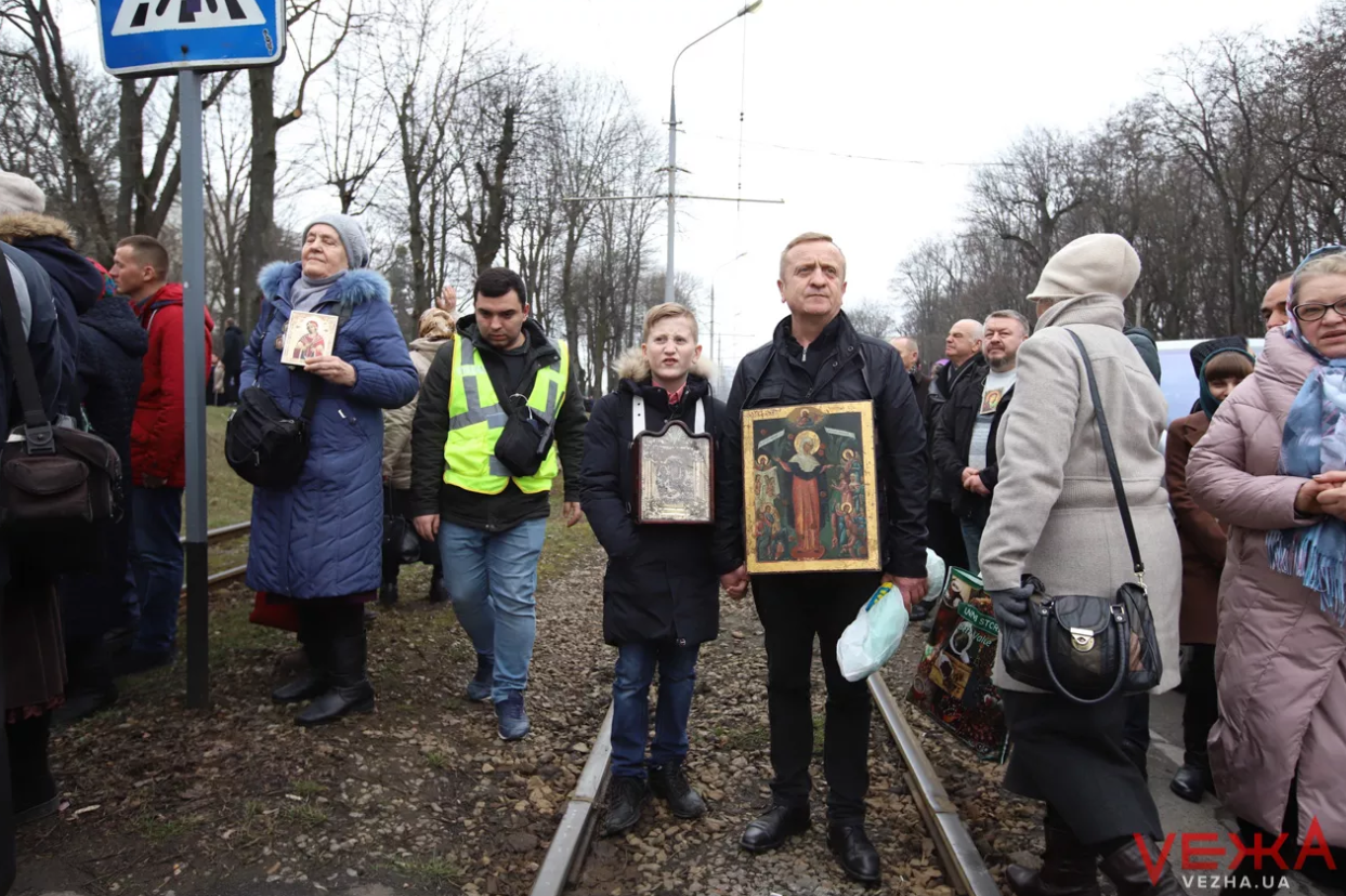 УПЦ МП устроила кресный ход против коронавируса