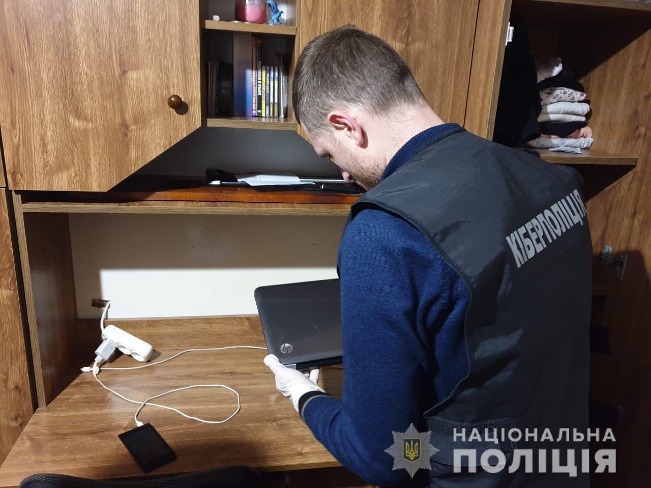 На Дніпропетровщині жінка знімала порно з 4-річною дочкою