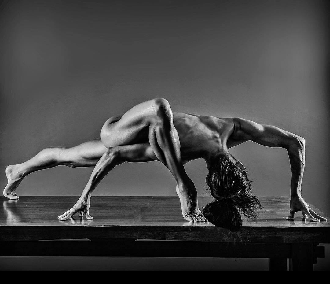 Голая гимнастка Laetitia Bouffard-Roupe поразила сеть невероятной  фотосессией