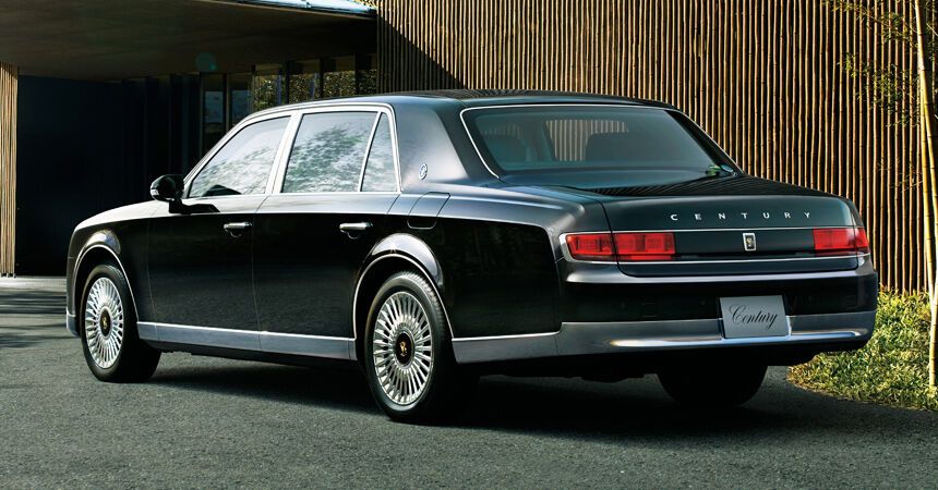 Нова Волга більше схожа на Toyota Century