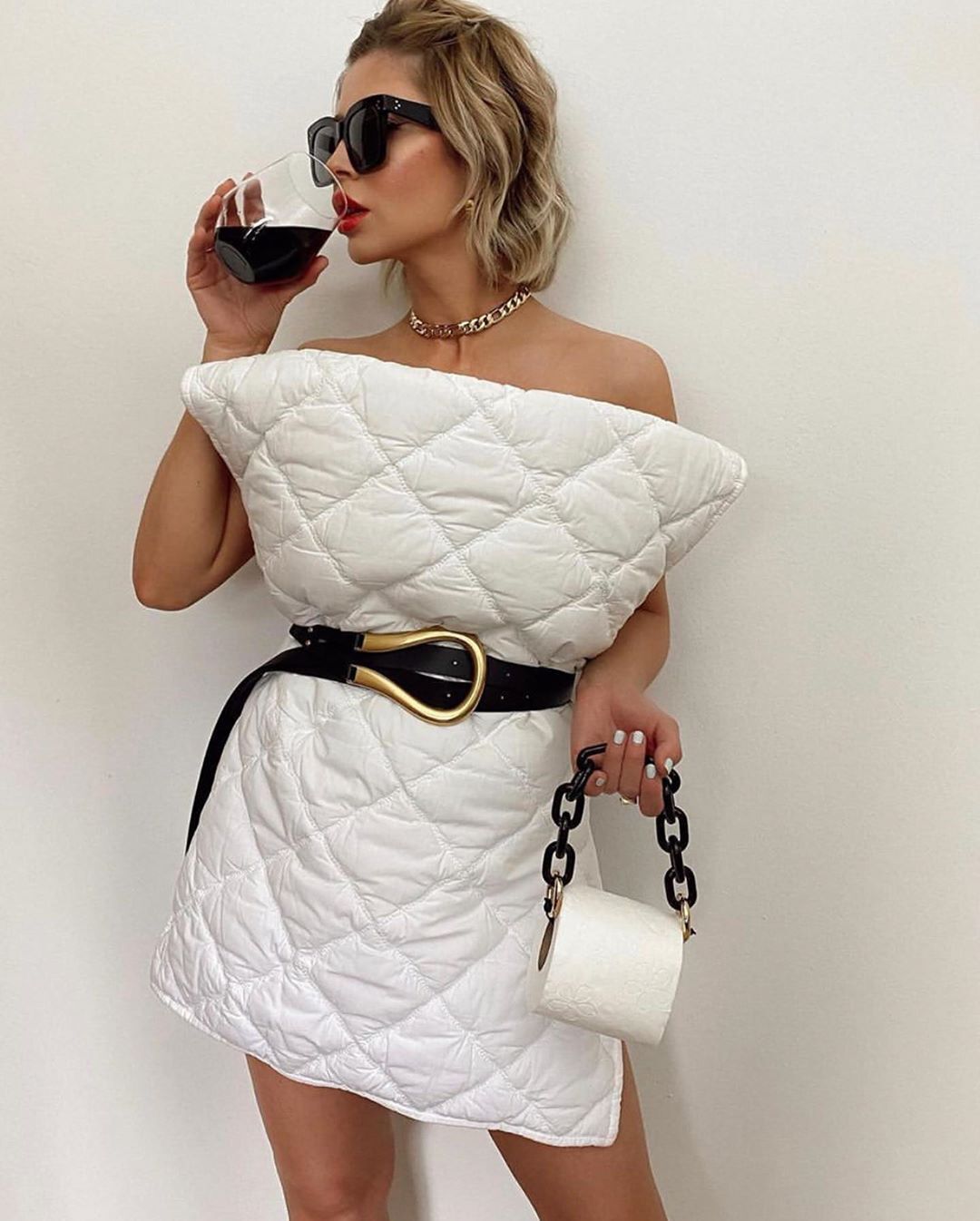 Подушки на голое тело: в сети набирает популярность новый пикантный тренд