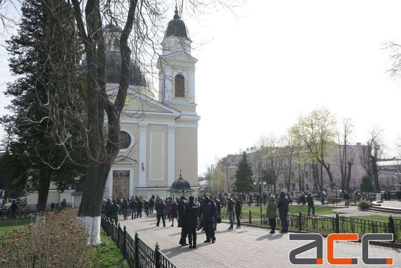 Найбільш заражена COVID-19 область України масово відзначає Вербну неділю: з'явилися фото