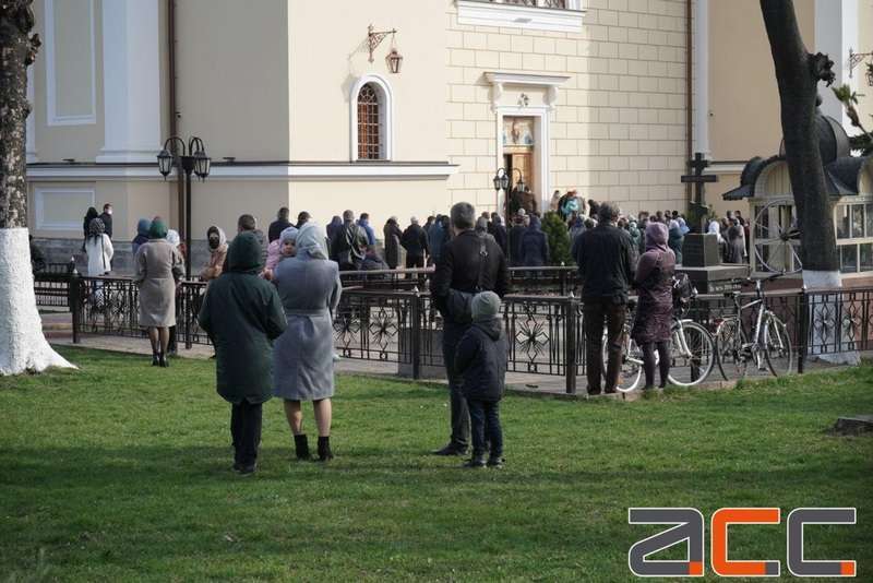 Найбільш заражена COVID-19 область України масово відзначає Вербну неділю: з'явилися фото