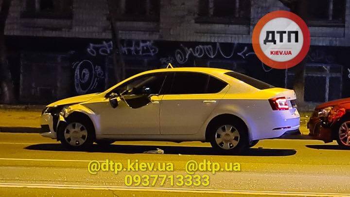 У Києві поліцейське авто збило на смерть пішохода