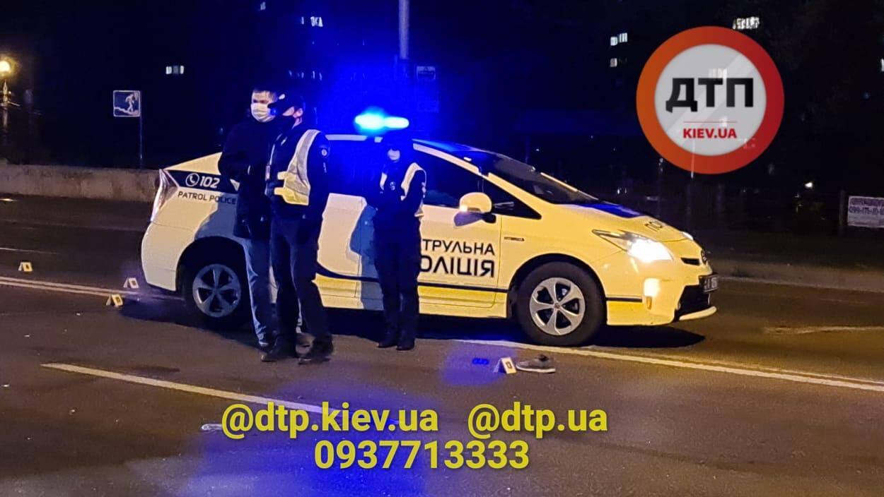 В Киеве полицейское авто сбило насмерть пешехода
