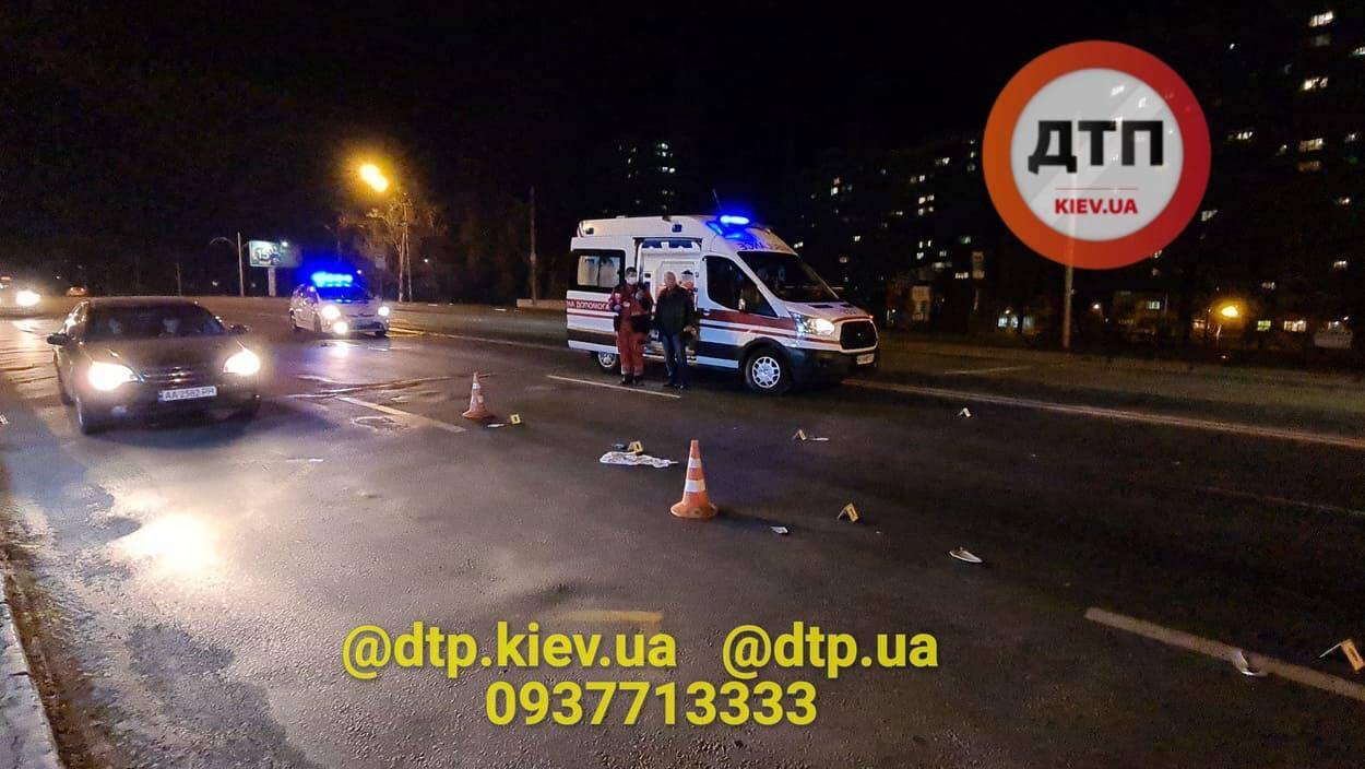 В Киеве полицейское авто сбило насмерть пешехода