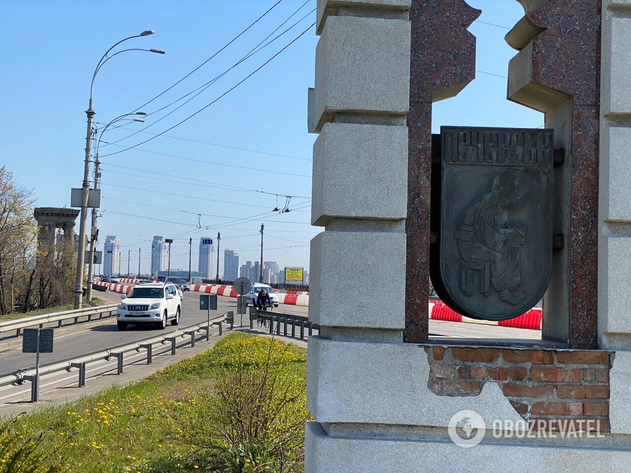 У Києві змінили схему руху на мосту Патона