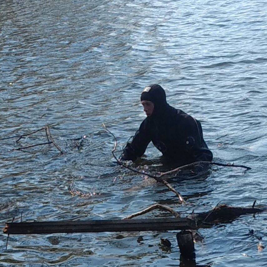 Водолазы искали тело парня три дня