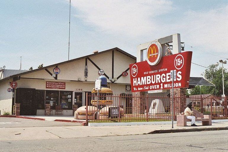 Территория первого ресторана "МакДональдс", Сан-Бернардино, Калифорния