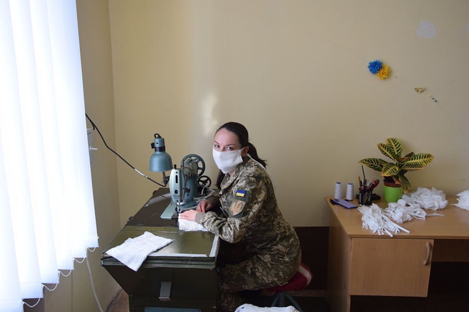 Тетяна Дроздовська пошила 1 000 масок для воїнів