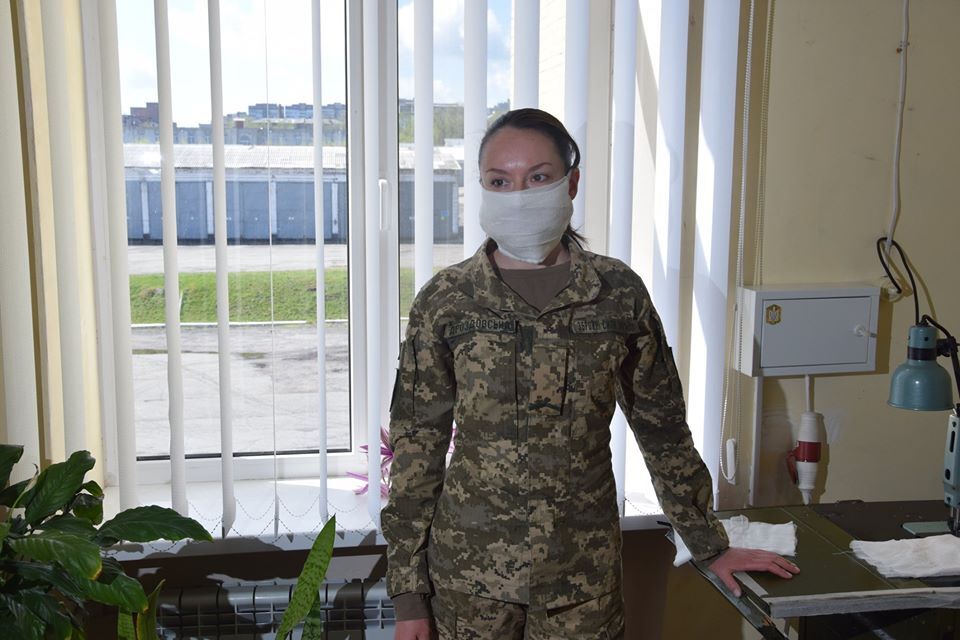 Татьяна Дроздовская пошила 1 000 масок для воинов
