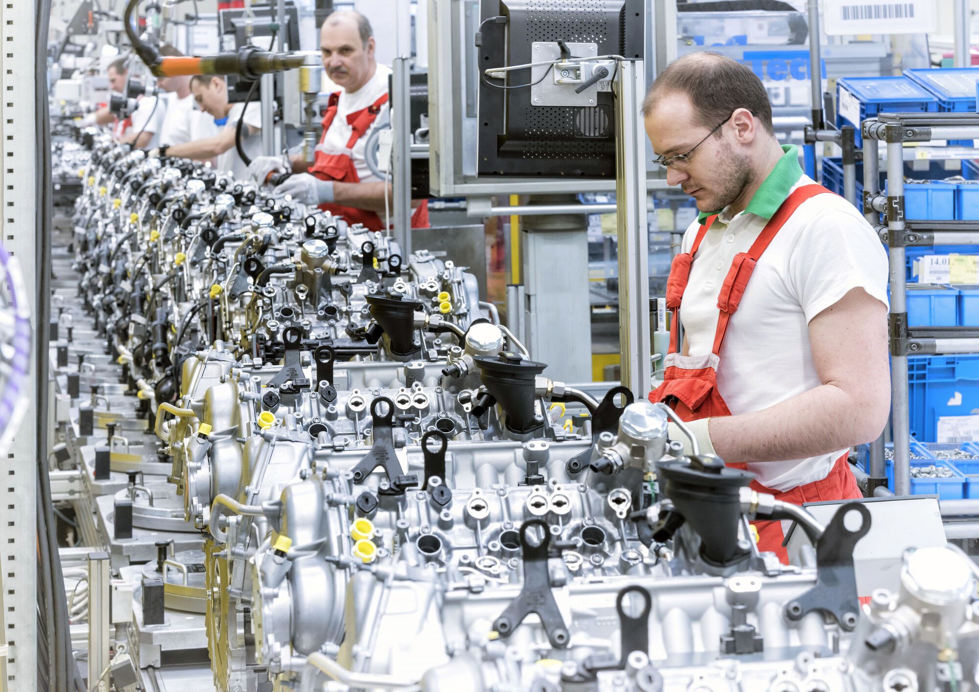 Audi возобновляет производство двигателей и автомобилей на венгерском заводе
