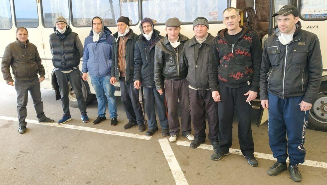 Девять освобожденных украинцев