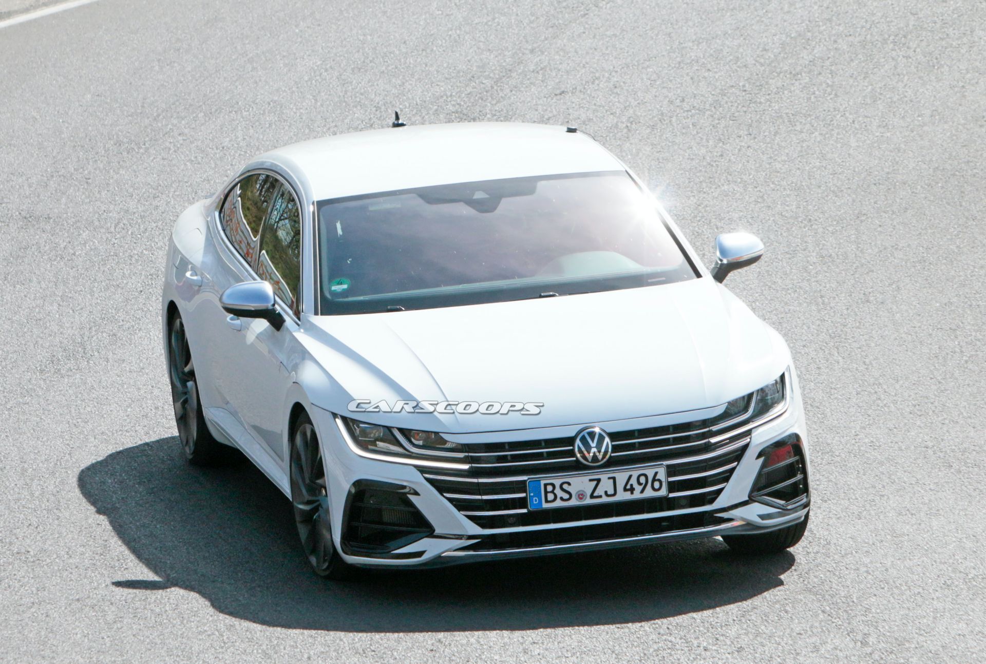 2021 VW Arteon R на тестах на Нюрбургринге