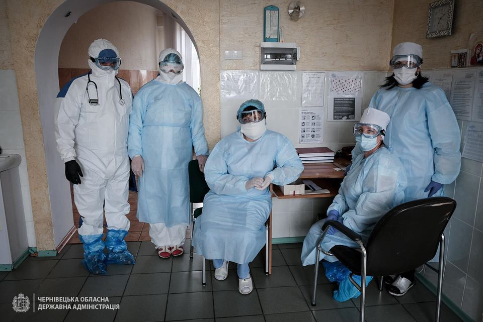 Врачи, которые борются с коронавирусом на Буковине