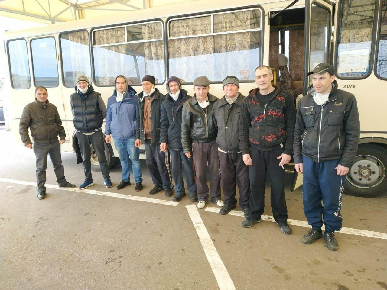 "ДНР" показала звільнених українців: перше фото
