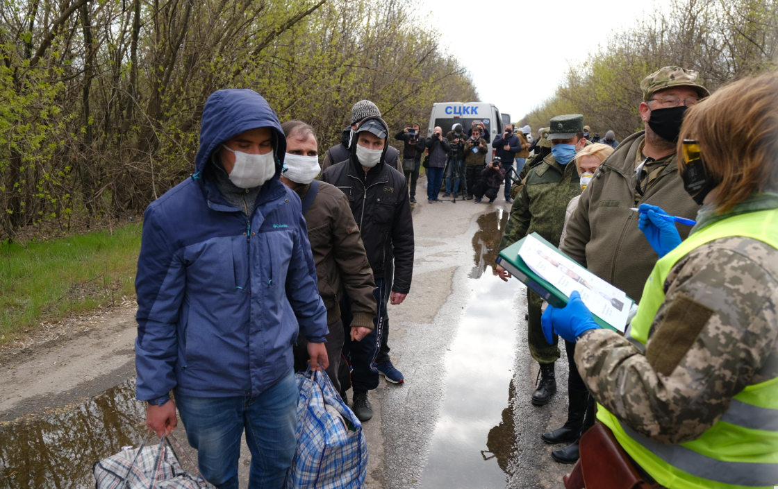 Обмен пленными Украины с "Л/ДНР": все подробности, фото и видео