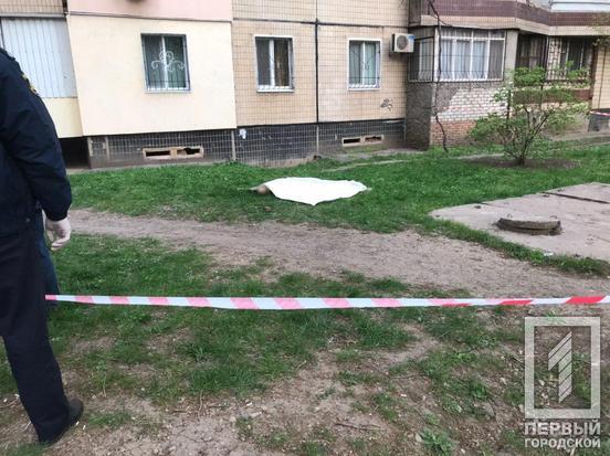 Підозрюваний у розстрілі пари в Кривому Розі викинувся з 8-го поверху