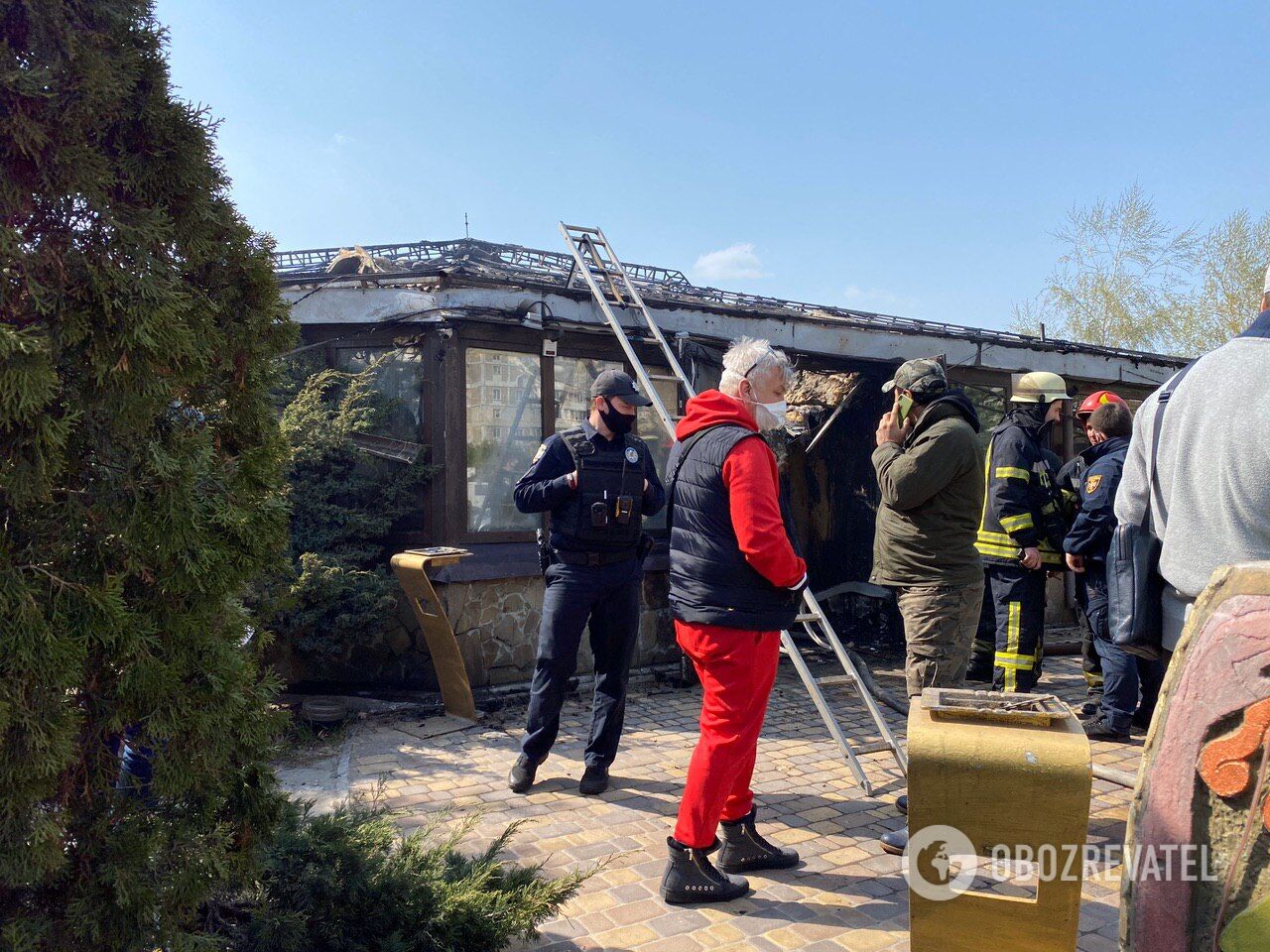 У Києві спалахнула масштабна пожежа в ресторані