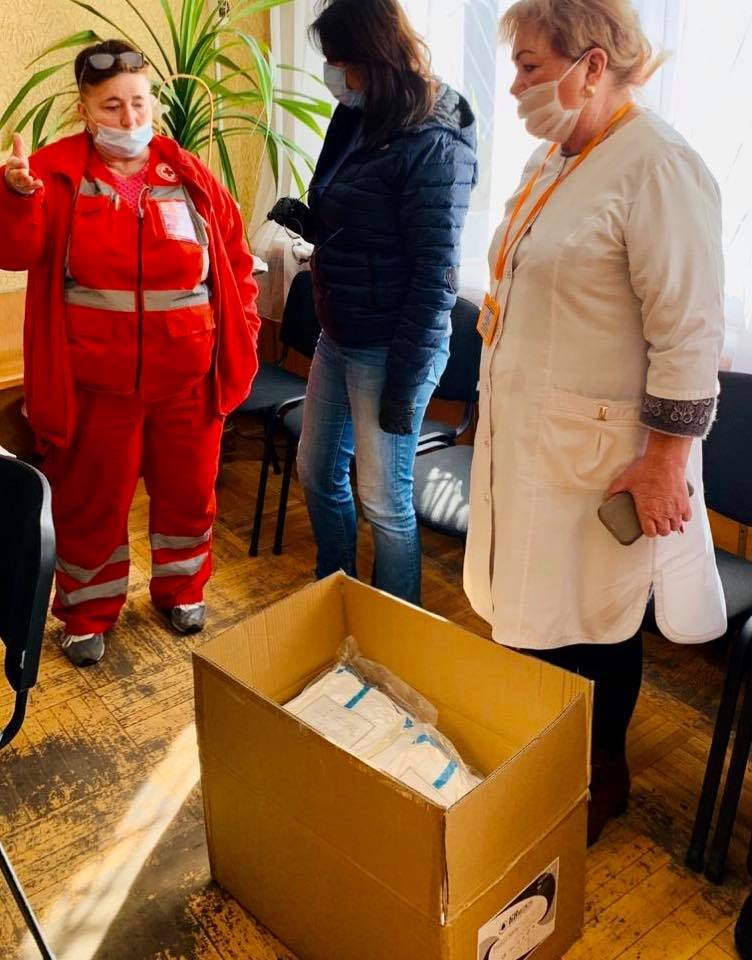 У Порошенко взялись спасать медиков от заражения коронавирусом