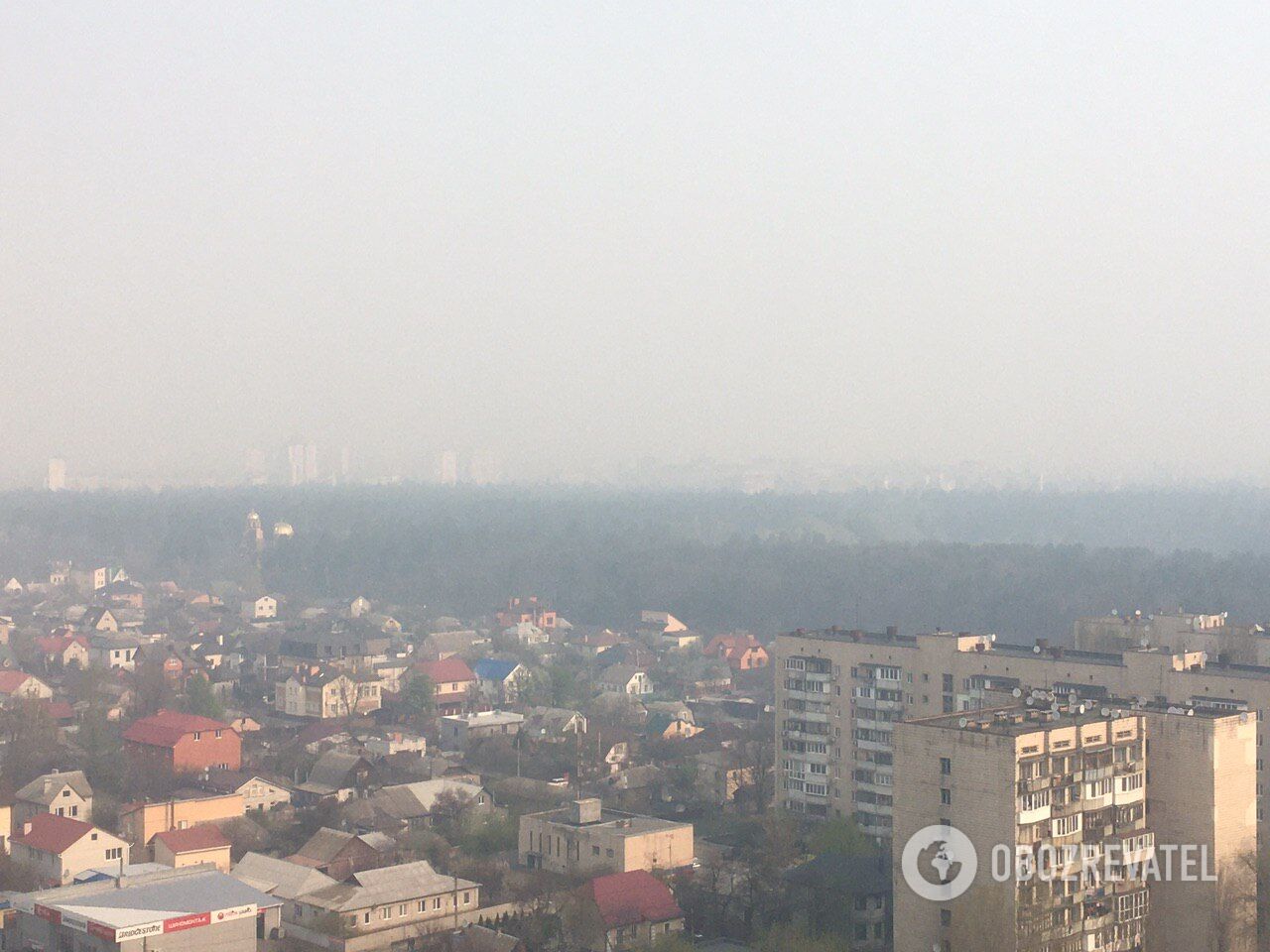 Киев окутали облака дыма и пыли