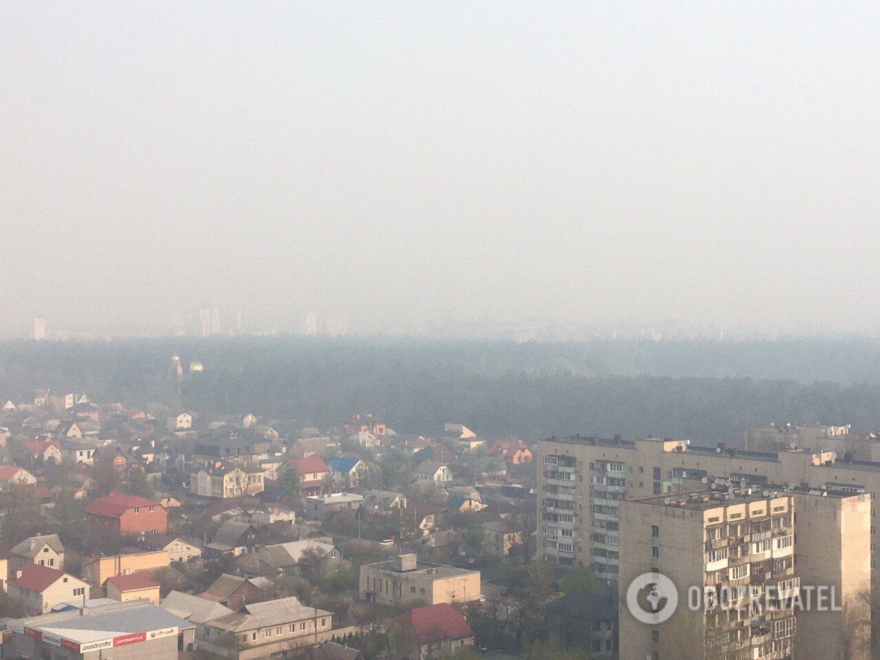 Киев окутали облака дыма и пыли