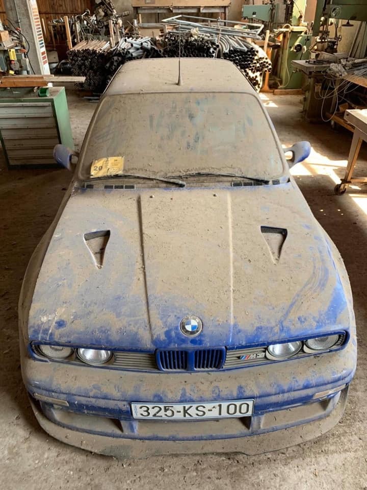 Покинуті BMW M3 E30 в Косово