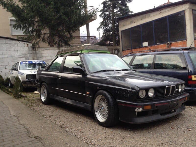 Брошенные BMW M3 E30 в Косово