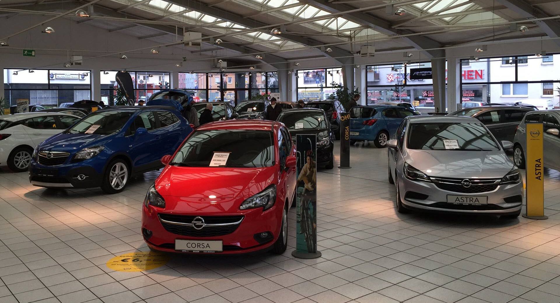 Одними из первых подтвердили открытие свои автосалонов в компании Opel