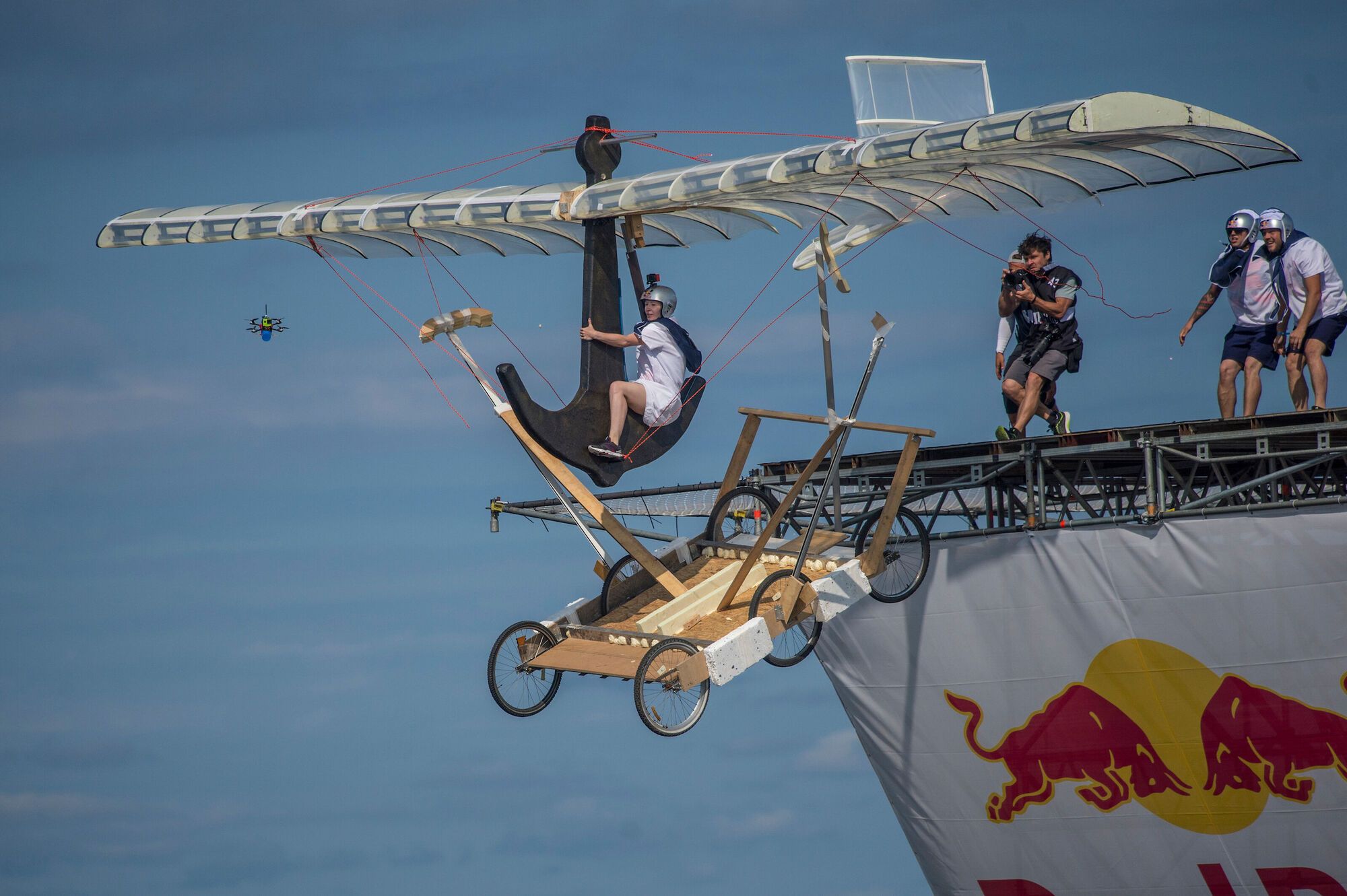 5 неймовірних фактів з історії Red Bull Flugtag