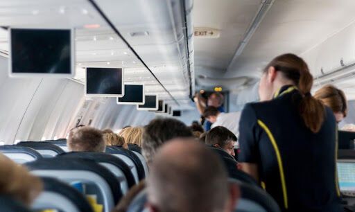 Як заражаються коронавірусом у літаках: бортпровідники розкрили правду